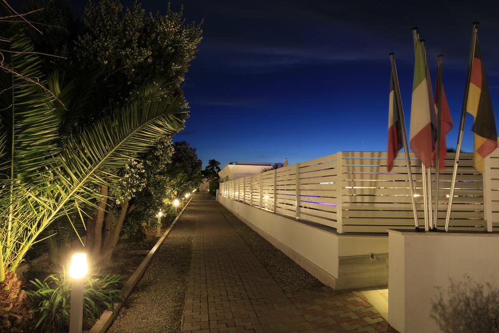 Garden Hotel Ripa Vieste Exteriör bild
